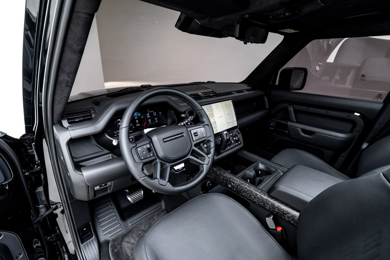 2026 LAND ROVER DEFENDER P635 OCTA BLACK EDITION | GCC DEALER WARRANTY & SERVICES